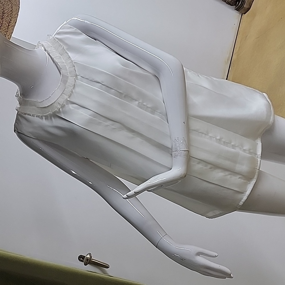 Cleo Sleeveless Pleats on Front White Ruffle Collared Blouse Size Large